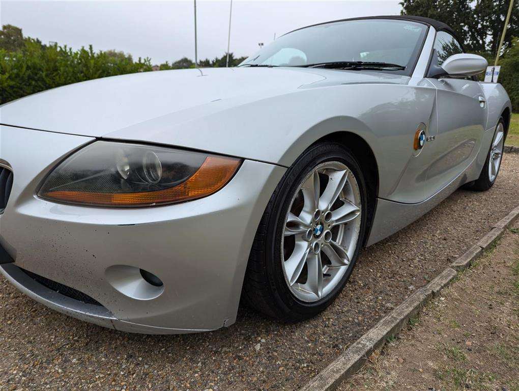 <p>2004 BMW Z4 2.2I SE</p>