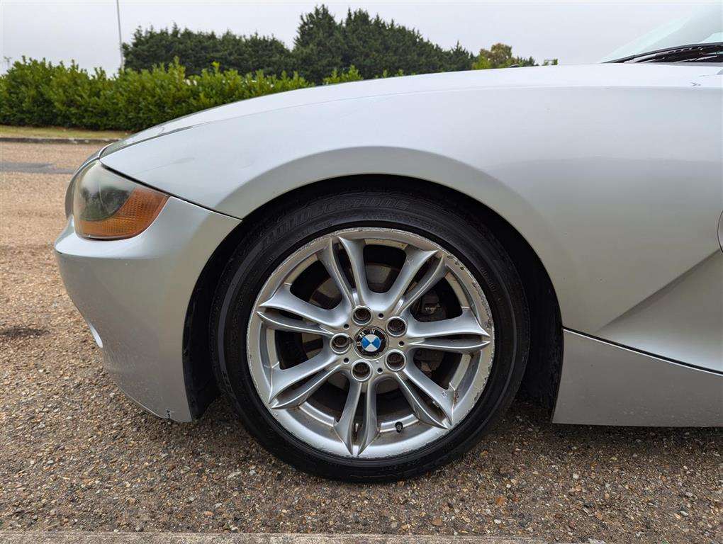 <p>2004 BMW Z4 2.2I SE</p>