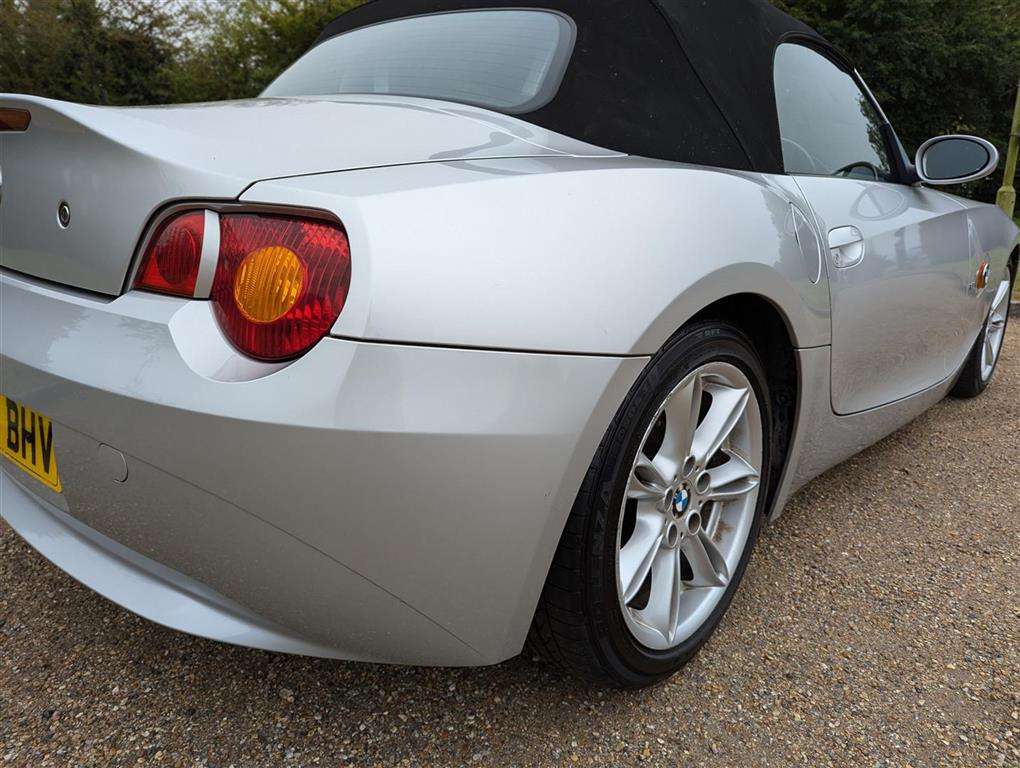 <p>2004 BMW Z4 2.2I SE</p>