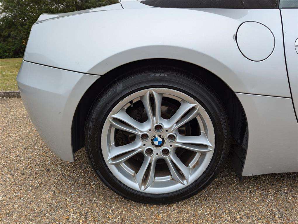 <p>2004 BMW Z4 2.2I SE</p>