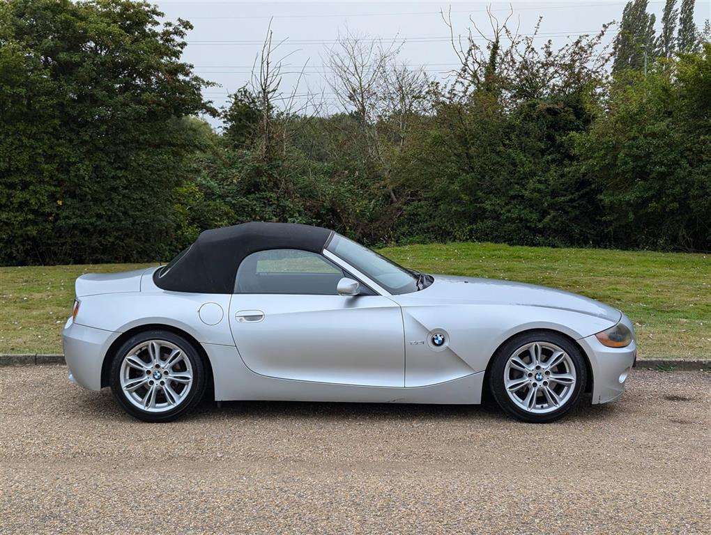 <p>2004 BMW Z4 2.2I SE</p>