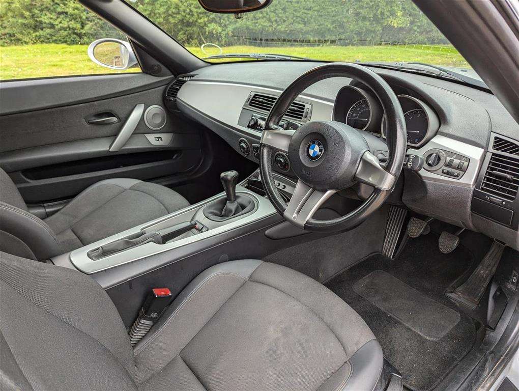 <p>2004 BMW Z4 2.2I SE</p>