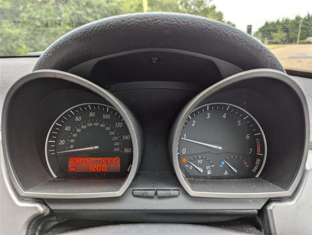 <p>2004 BMW Z4 2.2I SE</p>