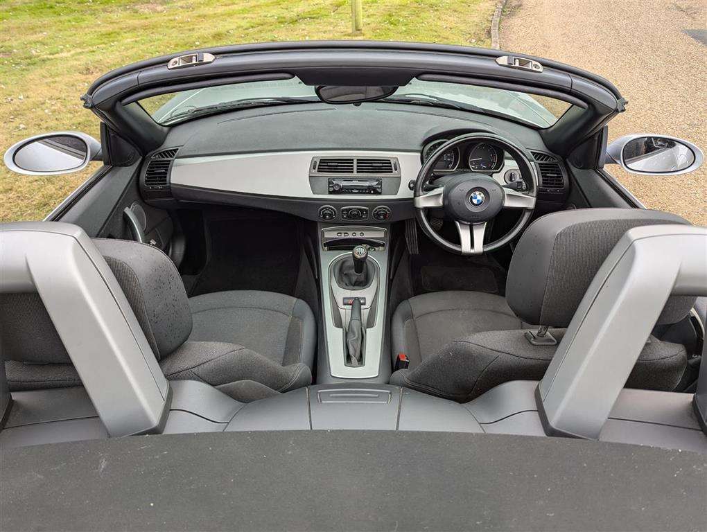 <p>2004 BMW Z4 2.2I SE</p>