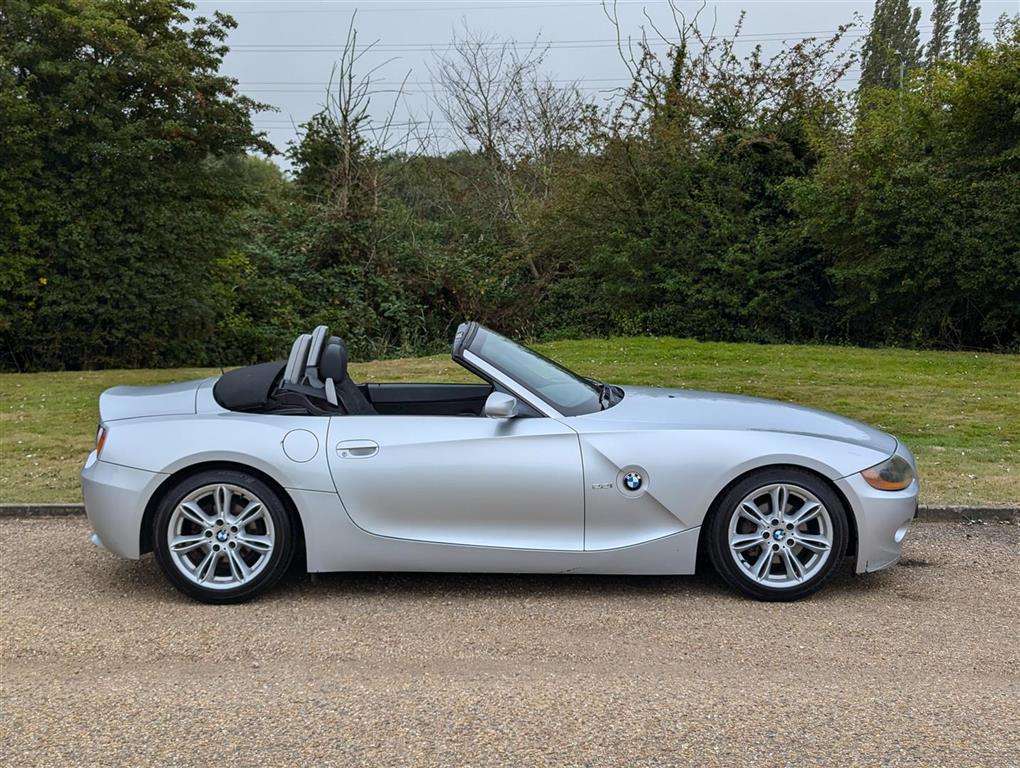 <p>2004 BMW Z4 2.2I SE</p>