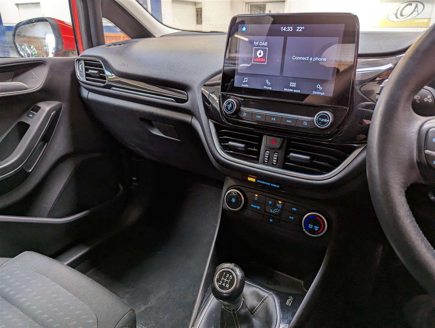 <p>2019 FORD FIESTA ZETEC</p>