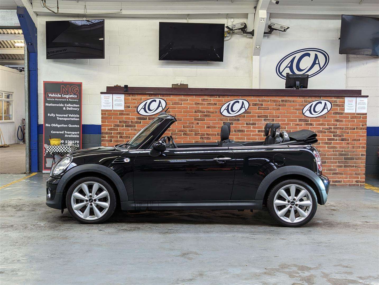 <p>2011 MINI COOPER</p>