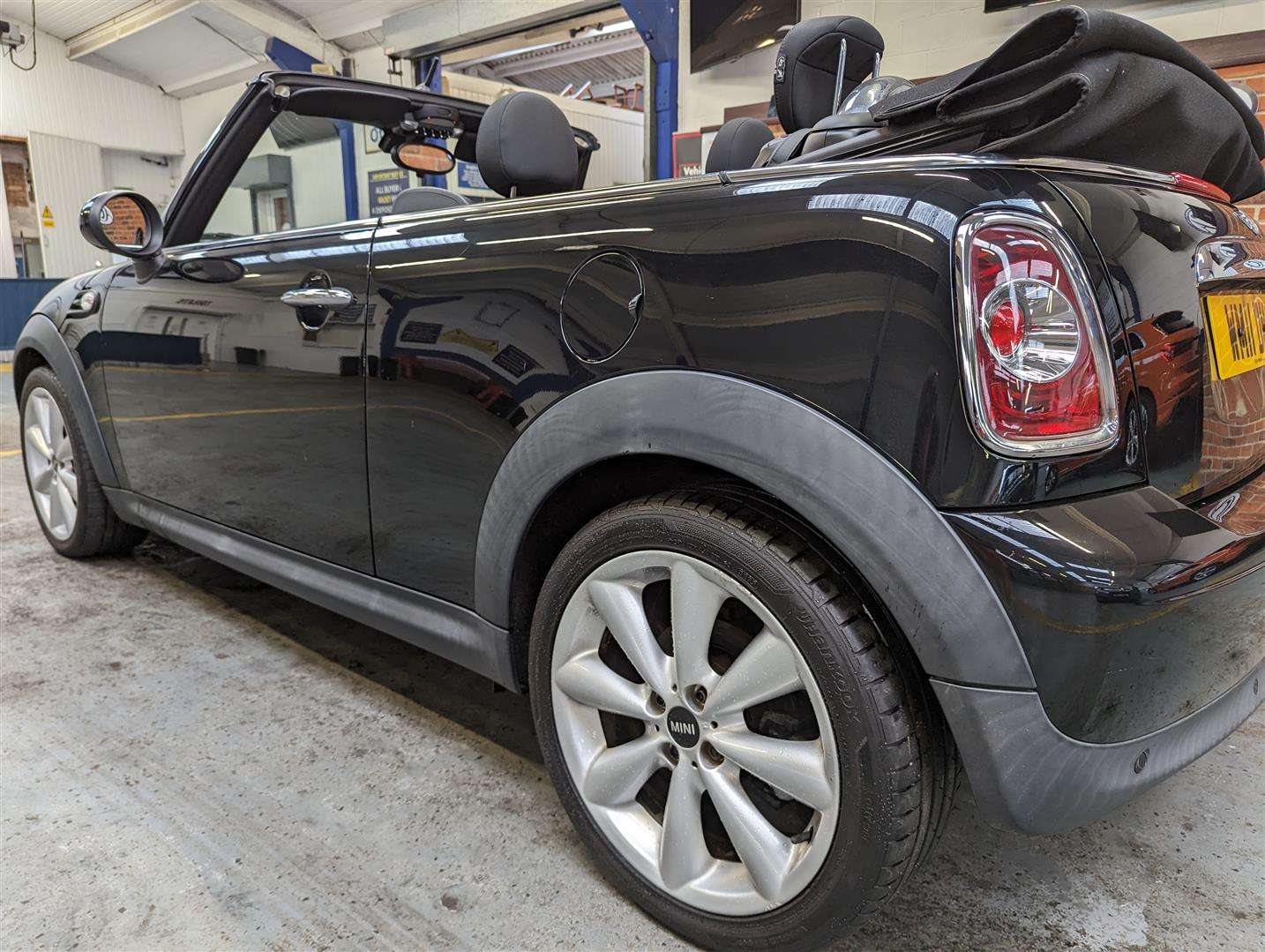 <p>2011 MINI COOPER</p>