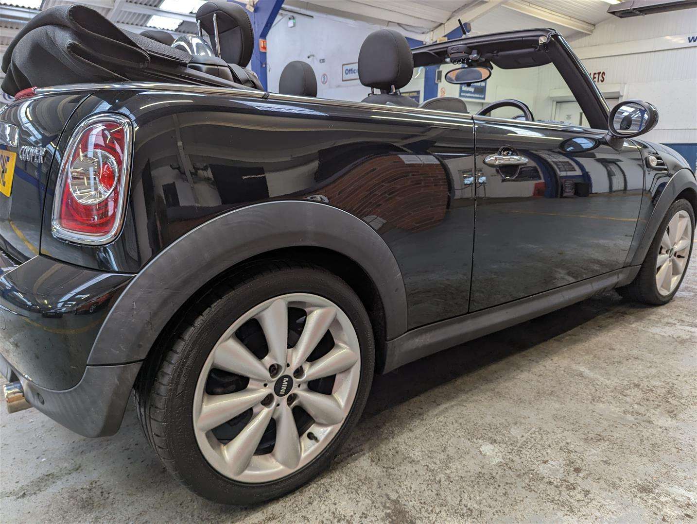 <p>2011 MINI COOPER</p>