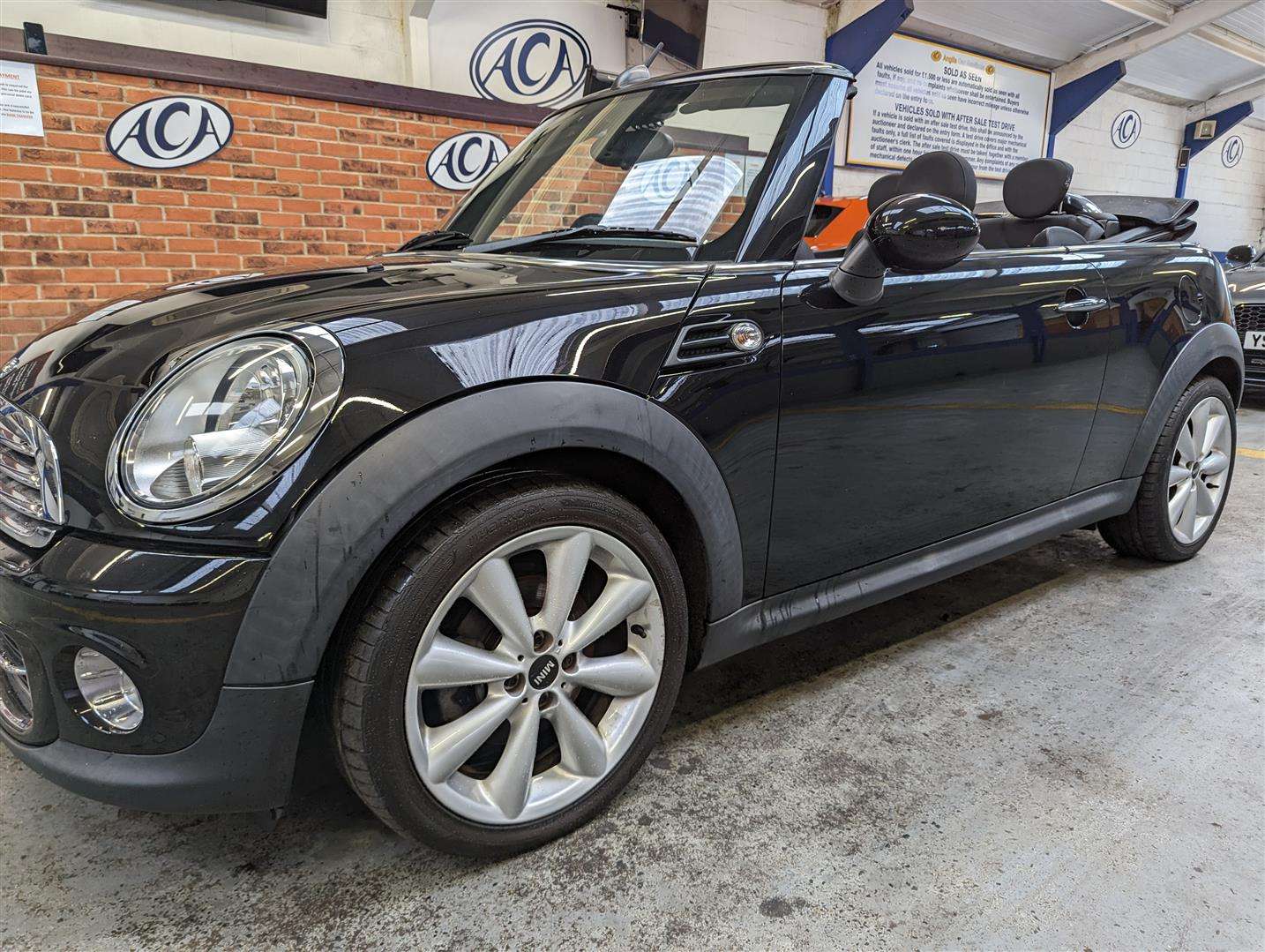 <p>2011 MINI COOPER</p>