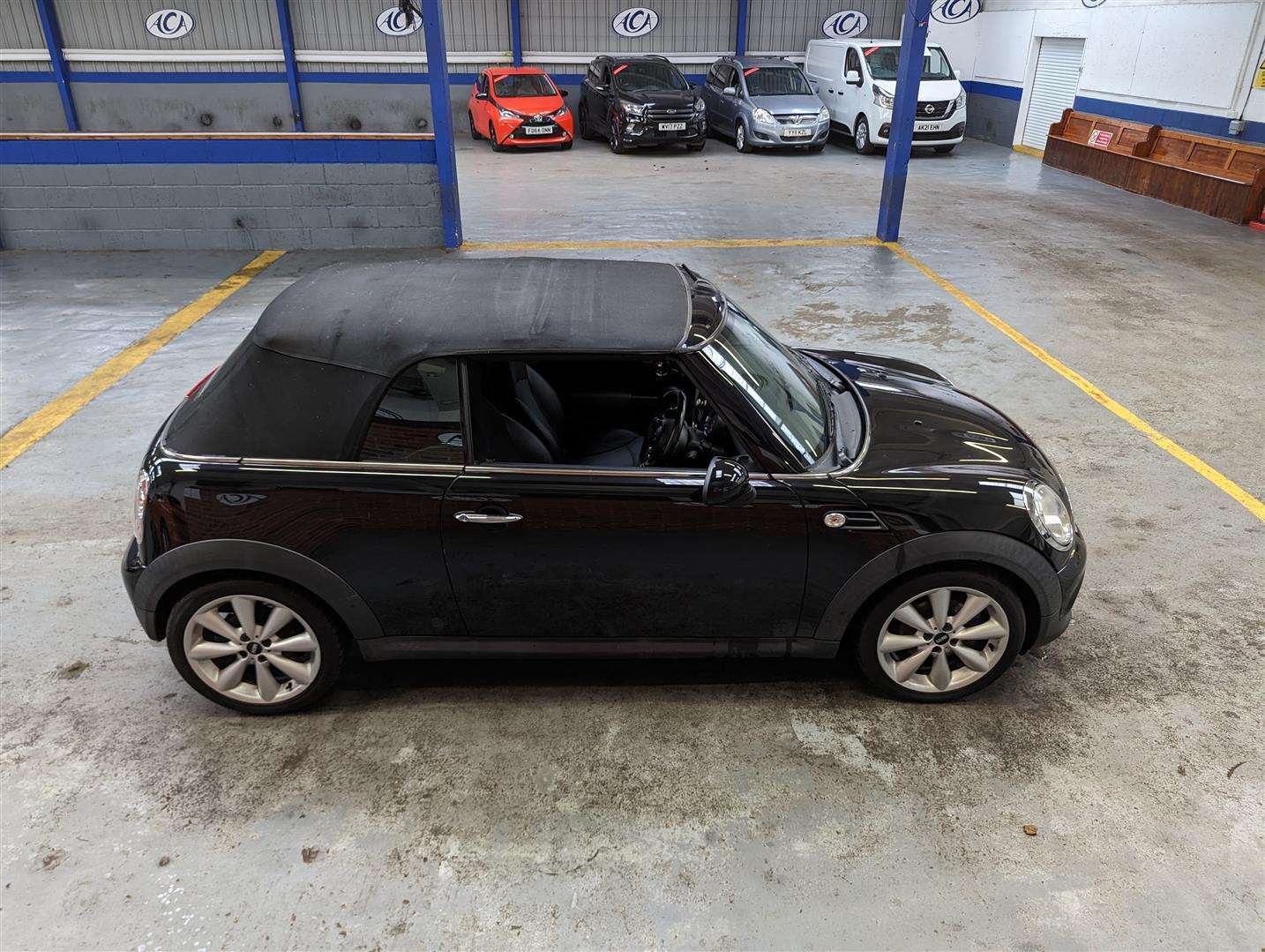 <p>2011 MINI COOPER</p>