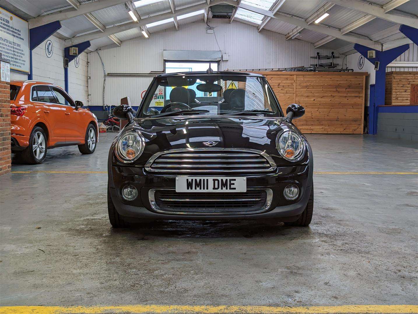 <p>2011 MINI COOPER</p>