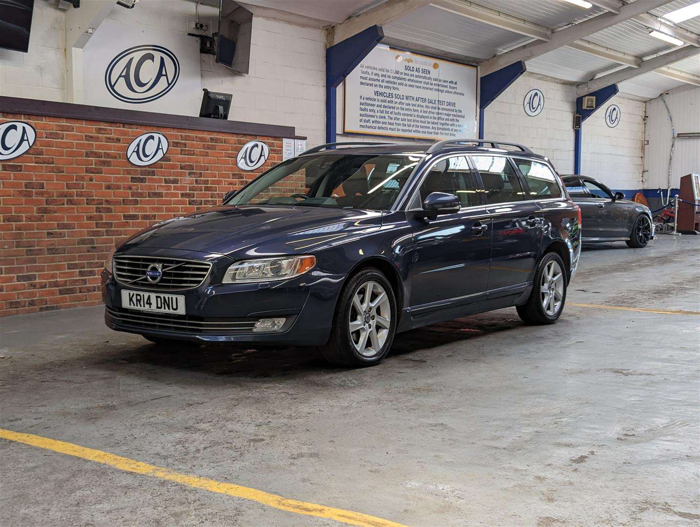 <p>2014 VOLVO V70 SE NAV D4 AUTO</p>