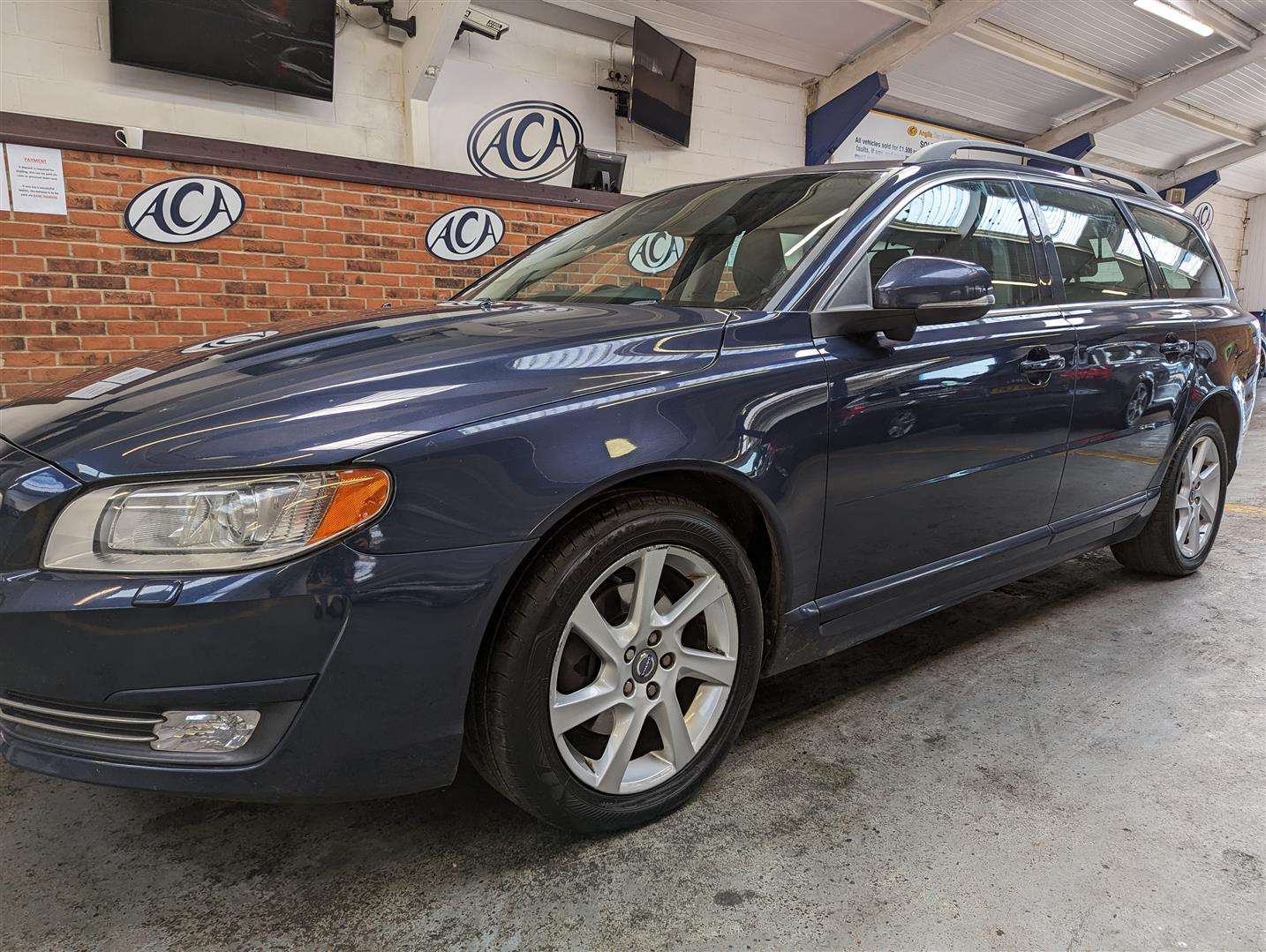 <p>2014 VOLVO V70 SE NAV D4 AUTO</p>