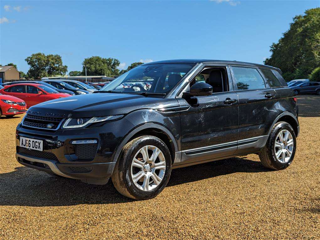 <p>2017 LAND ROVER RANGE ROVER EVOQUE SE TEC</p>