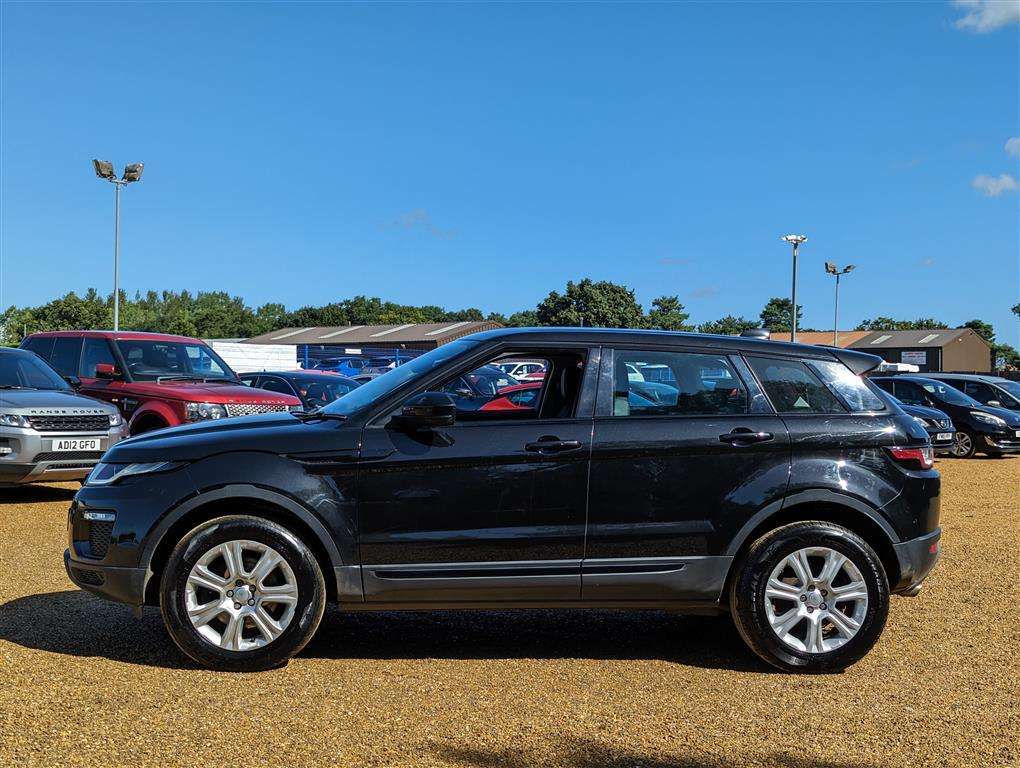 <p>2017 LAND ROVER RANGE ROVER EVOQUE SE TEC</p>