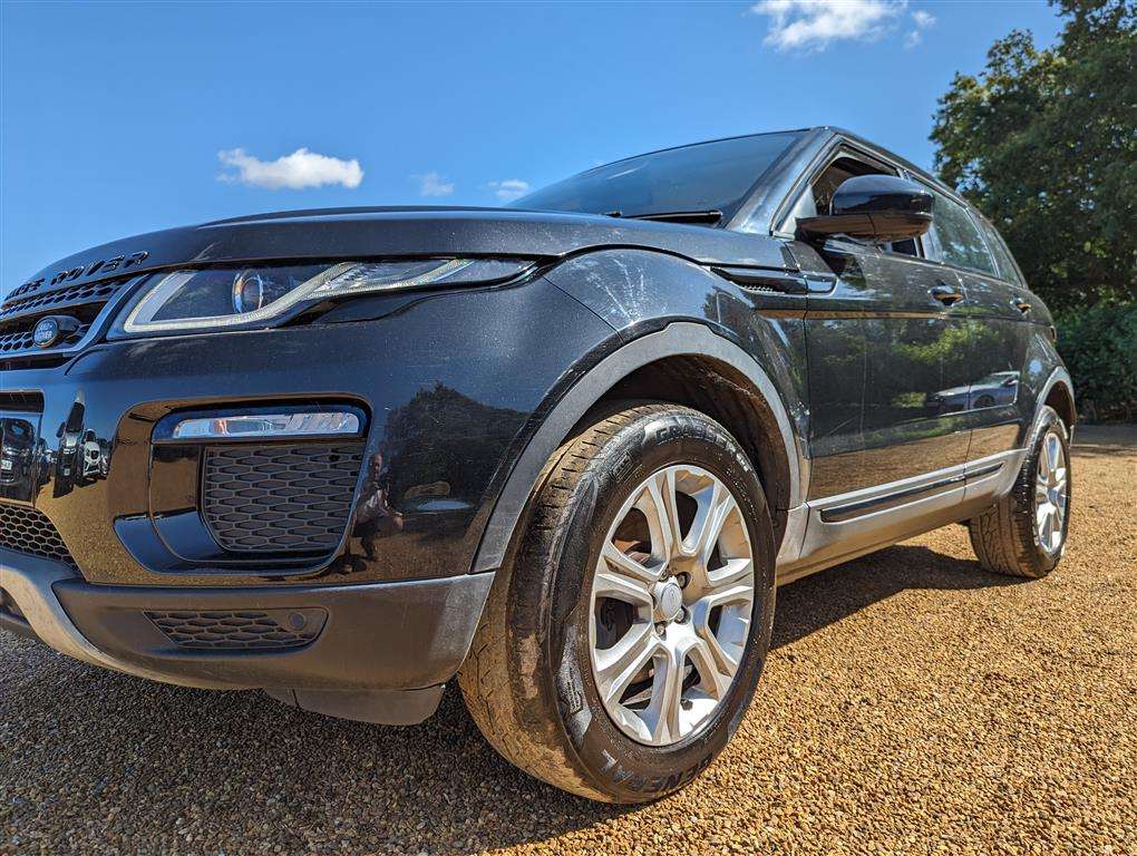 <p>2017 LAND ROVER RANGE ROVER EVOQUE SE TEC</p>