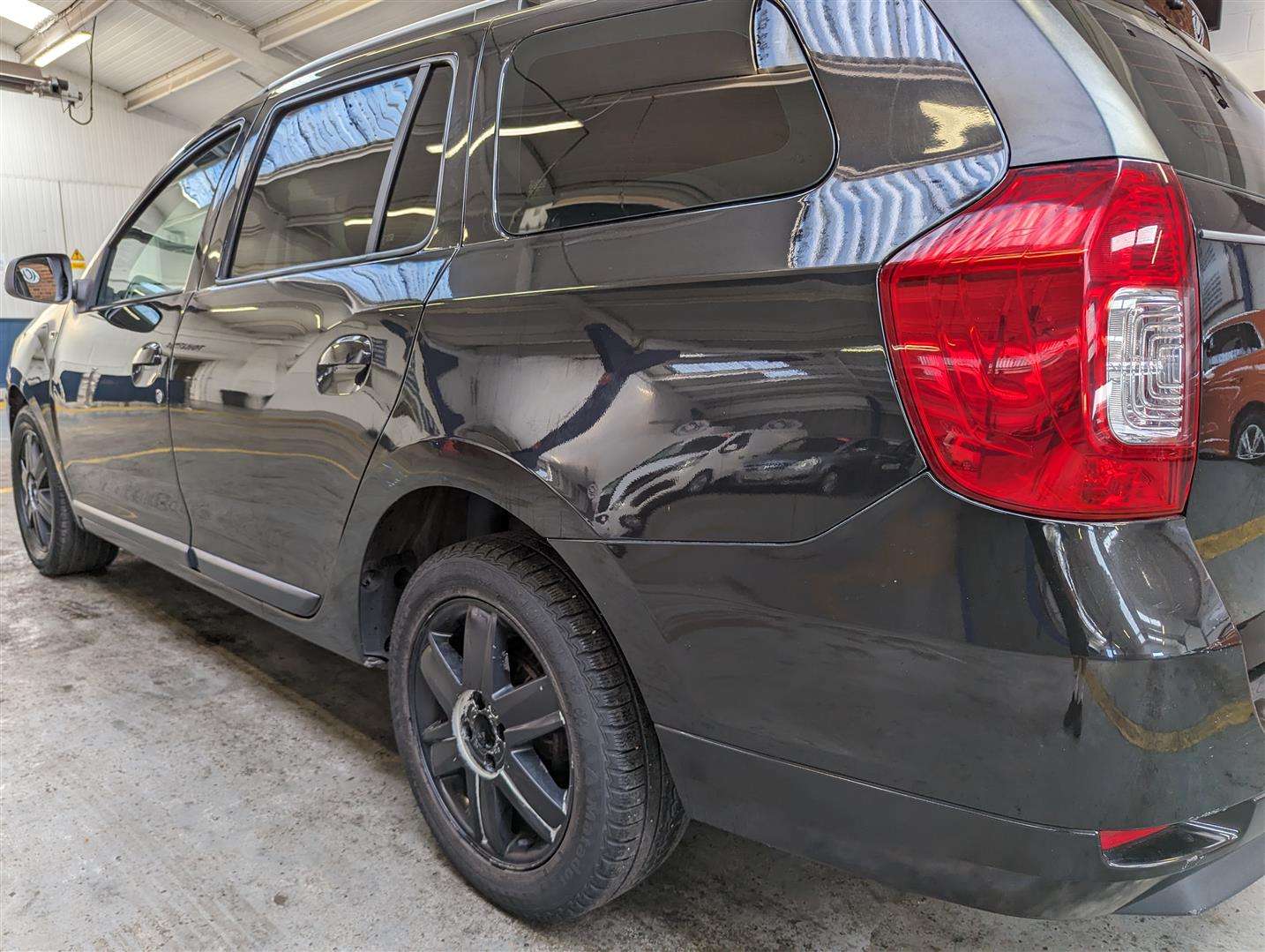 <p>2014 DACIA LOGAN MCV LAUREATE DCI</p>