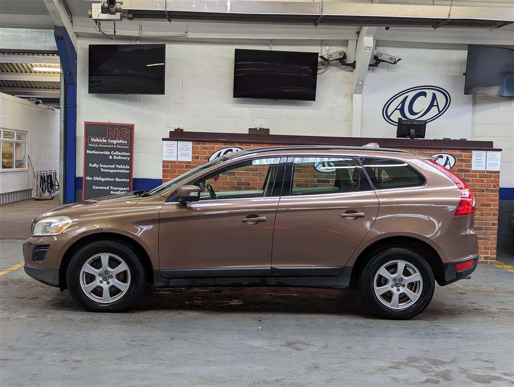 <p>2010 VOLVO XC60 SE AWD D5</p>