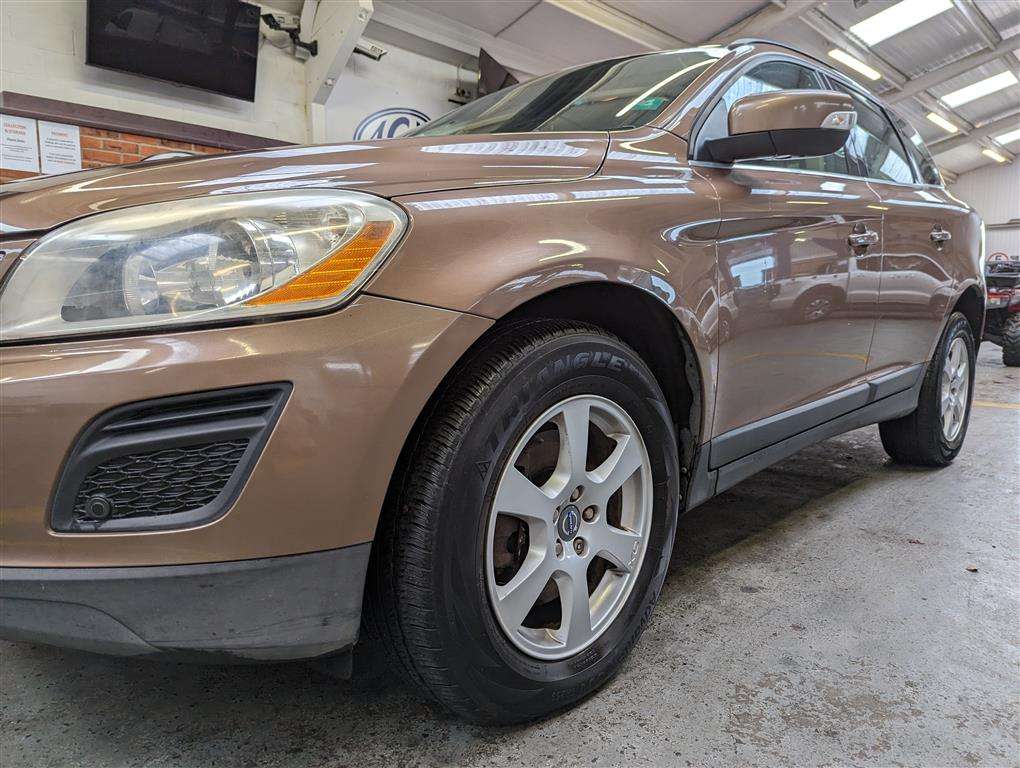 <p>2010 VOLVO XC60 SE AWD D5</p>