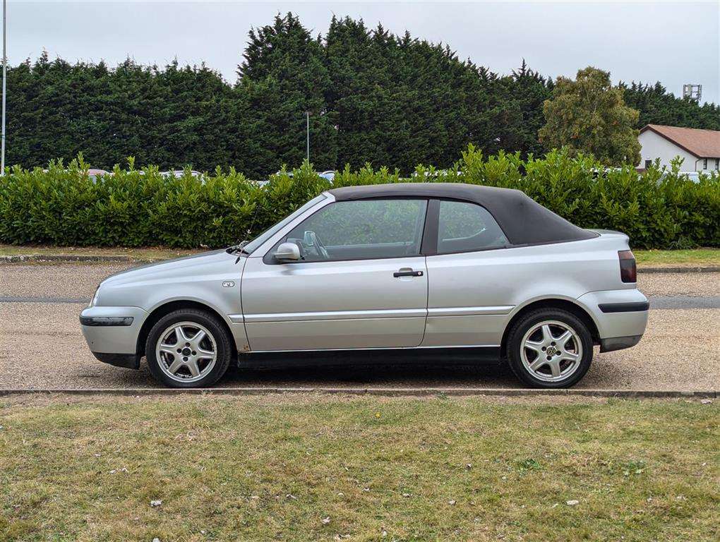 <p>2001 VOLKSWAGEN GOLF CABRIOLET SE</p>