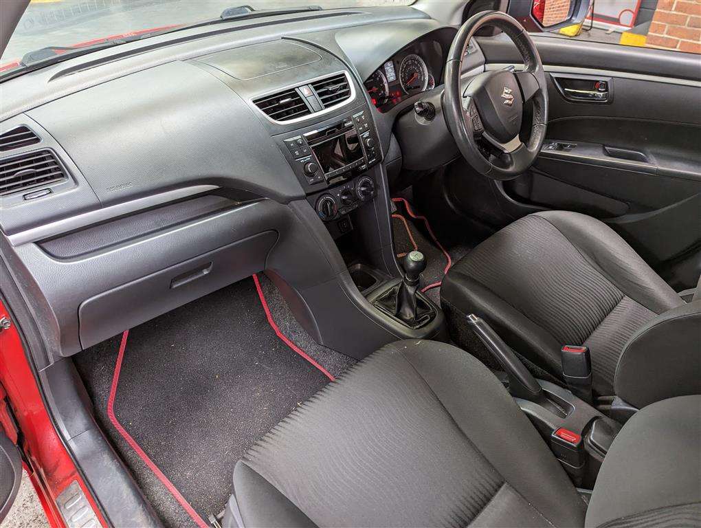 <p>2013 SUZUKI SWIFT SZ3</p>