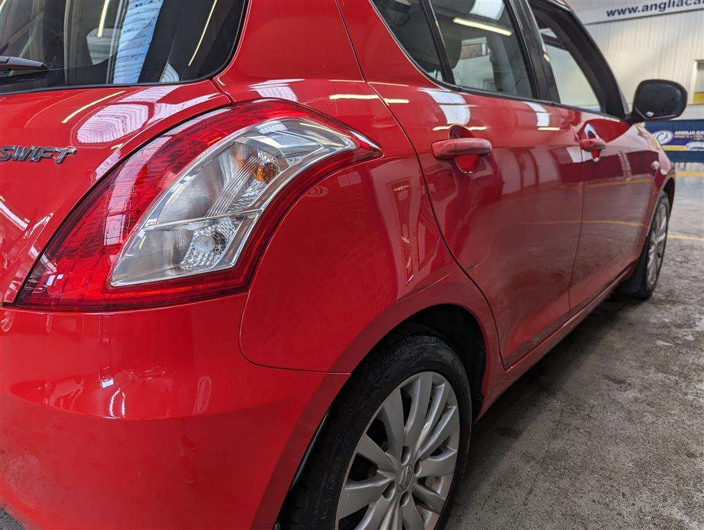 <p>2013 SUZUKI SWIFT SZ3</p>