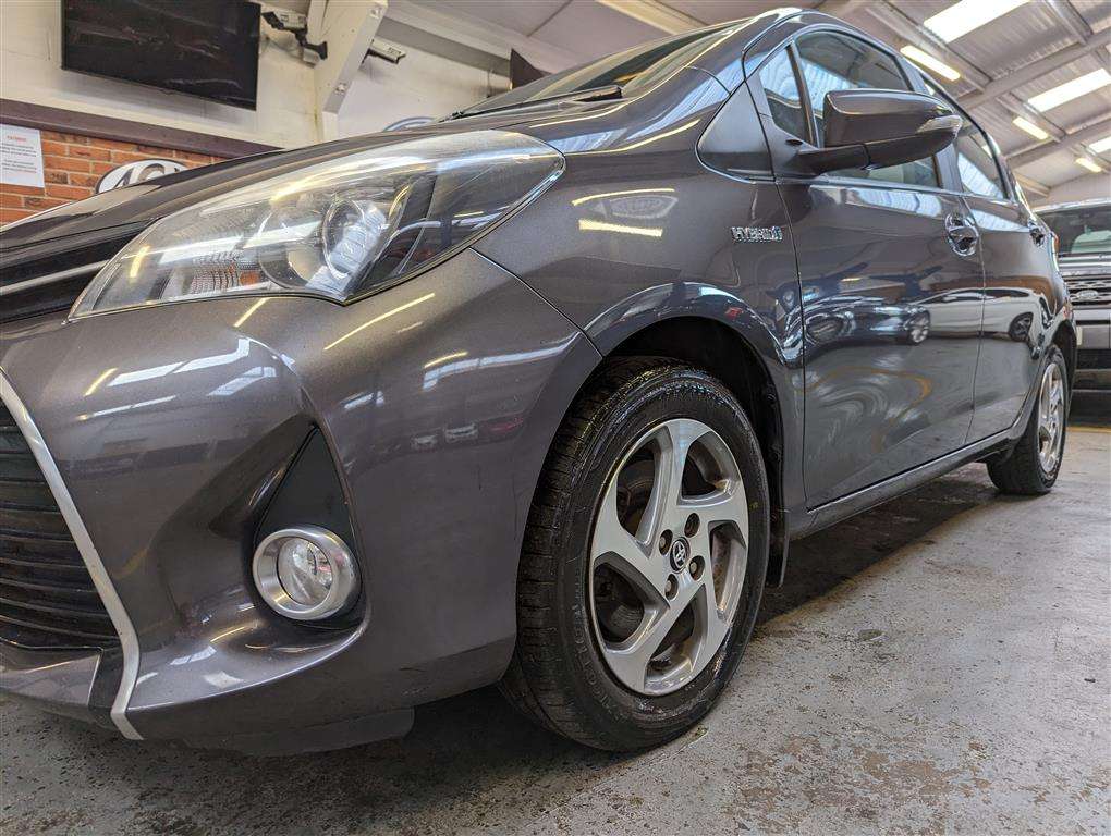 <p>2014 TOYOTA YARIS HYBRID ICON CVT</p>