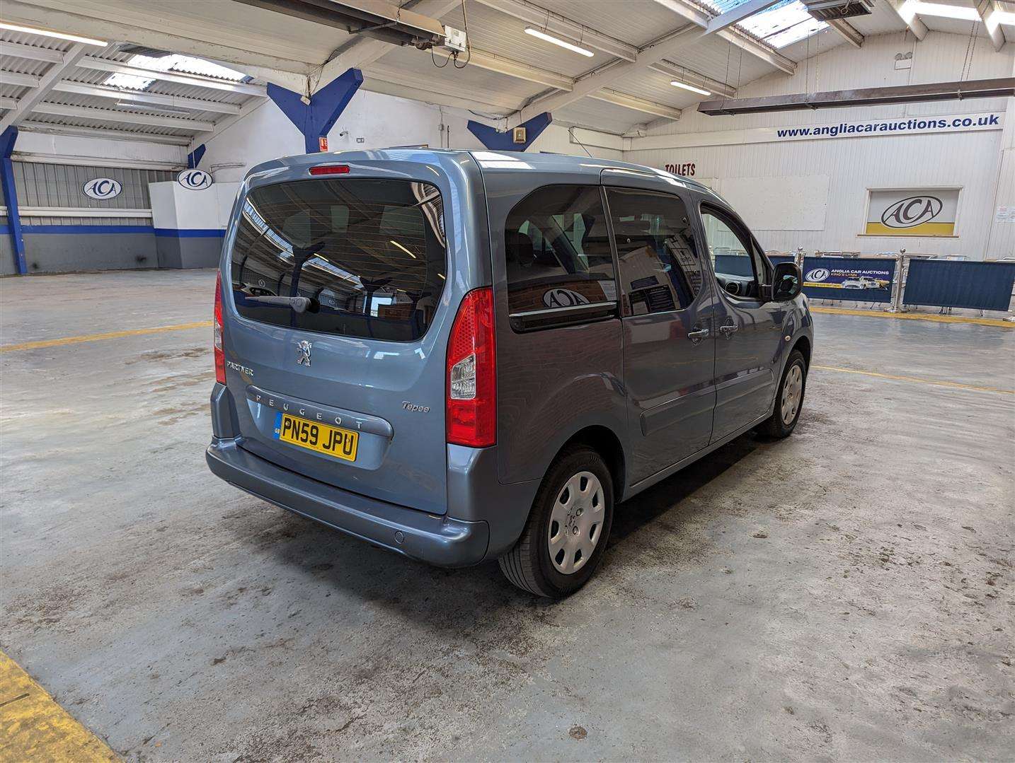 <p>2009 PEUGEOT PARTNER TEPEE S HDI</p>