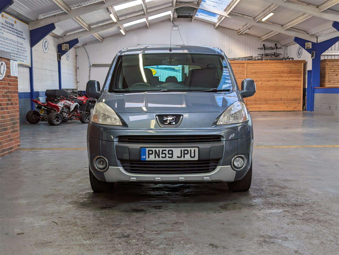 <p>2009 PEUGEOT PARTNER TEPEE S HDI</p>