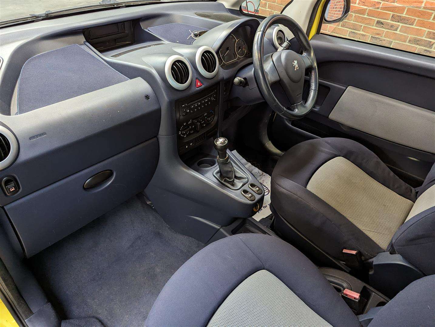 <p>2005 PEUGEOT 1007 DOLCE</p>