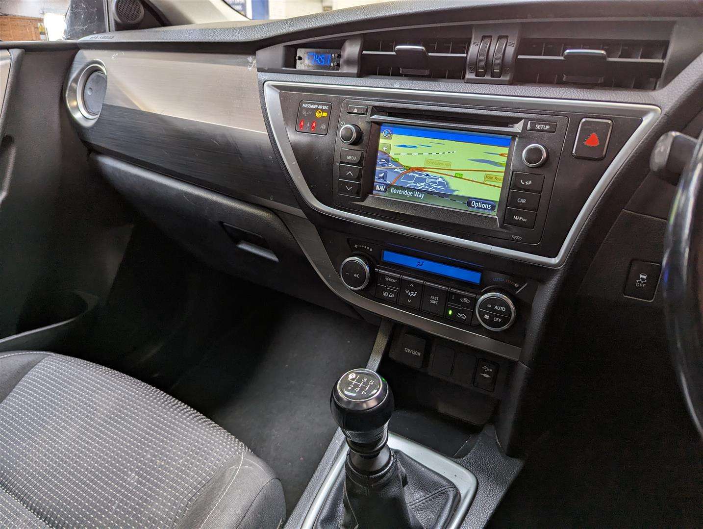 <p>2014 TOYOTA AURIS ICON D4-D</p>