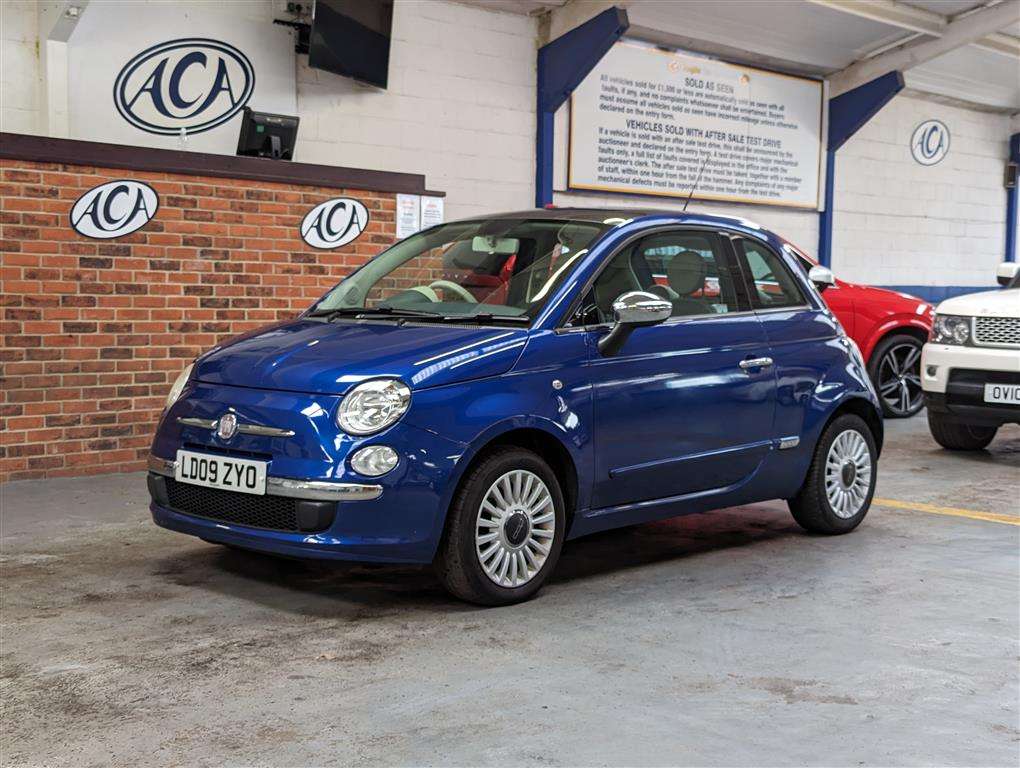 <p>2009 FIAT 500 LOUNGE</p>