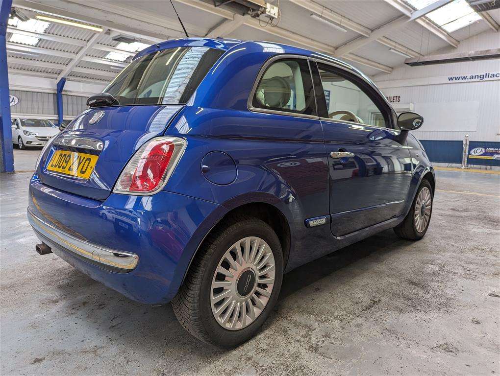 <p>2009 FIAT 500 LOUNGE</p>