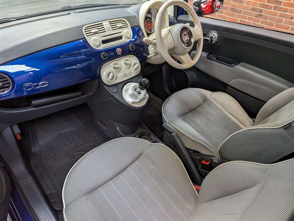 <p>2009 FIAT 500 LOUNGE</p>