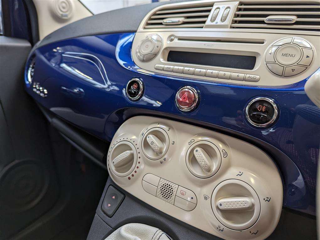 <p>2009 FIAT 500 LOUNGE</p>