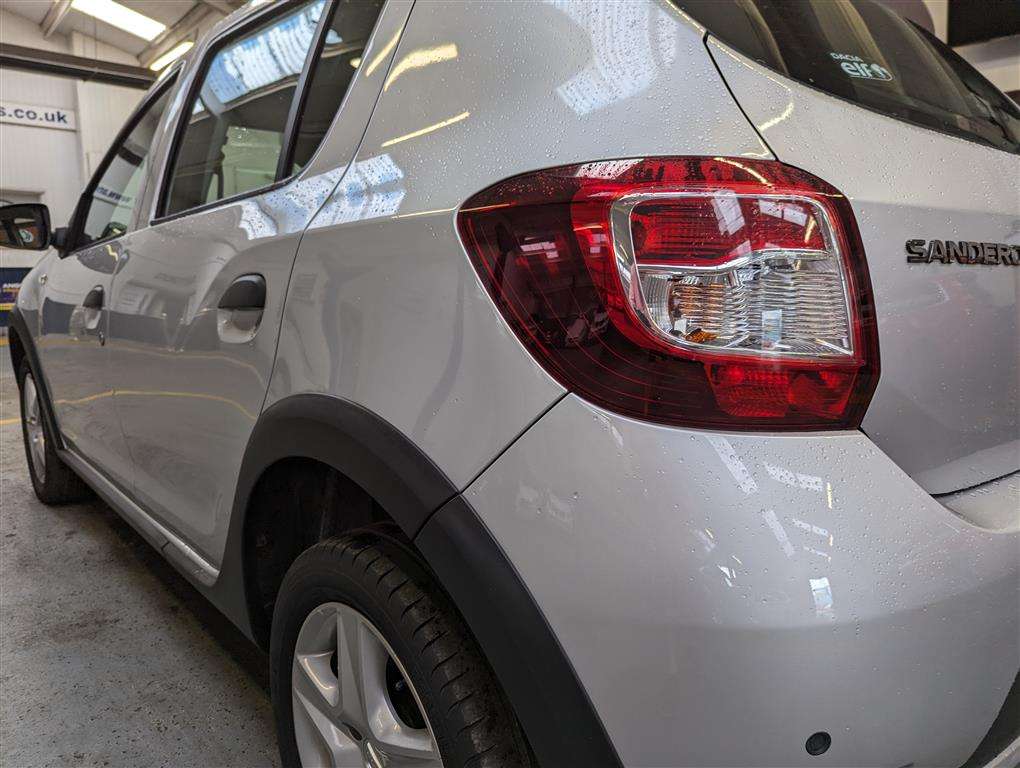 <p>2015 DACIA SANDERO STEPWAY LAUREATE</p>