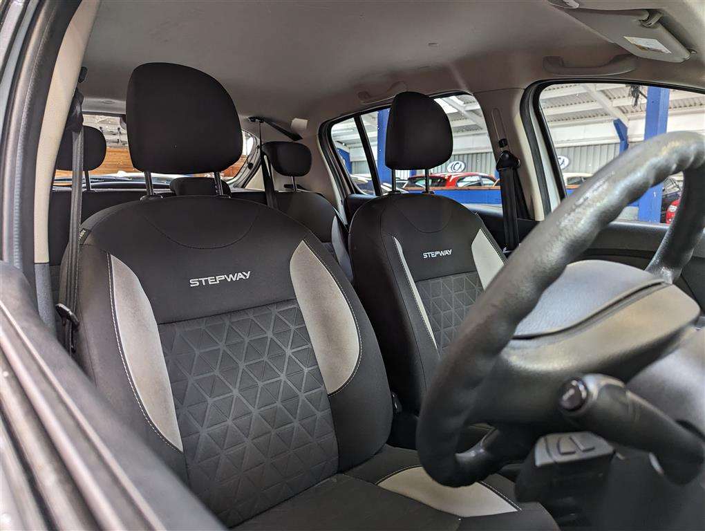 <p>2015 DACIA SANDERO STEPWAY LAUREATE</p>