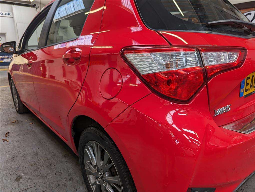 <p>2017 TOYOTA YARIS ICON TECH VVT-I</p>