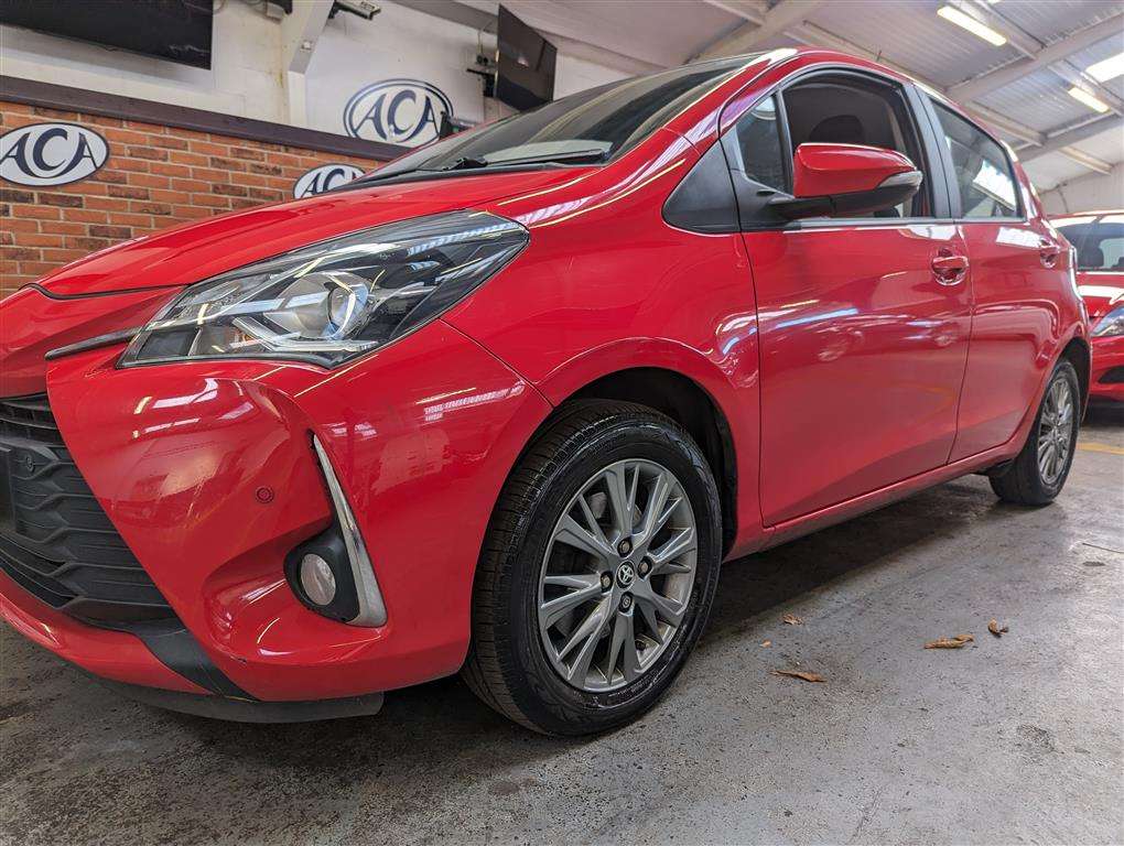 <p>2017 TOYOTA YARIS ICON TECH VVT-I</p>