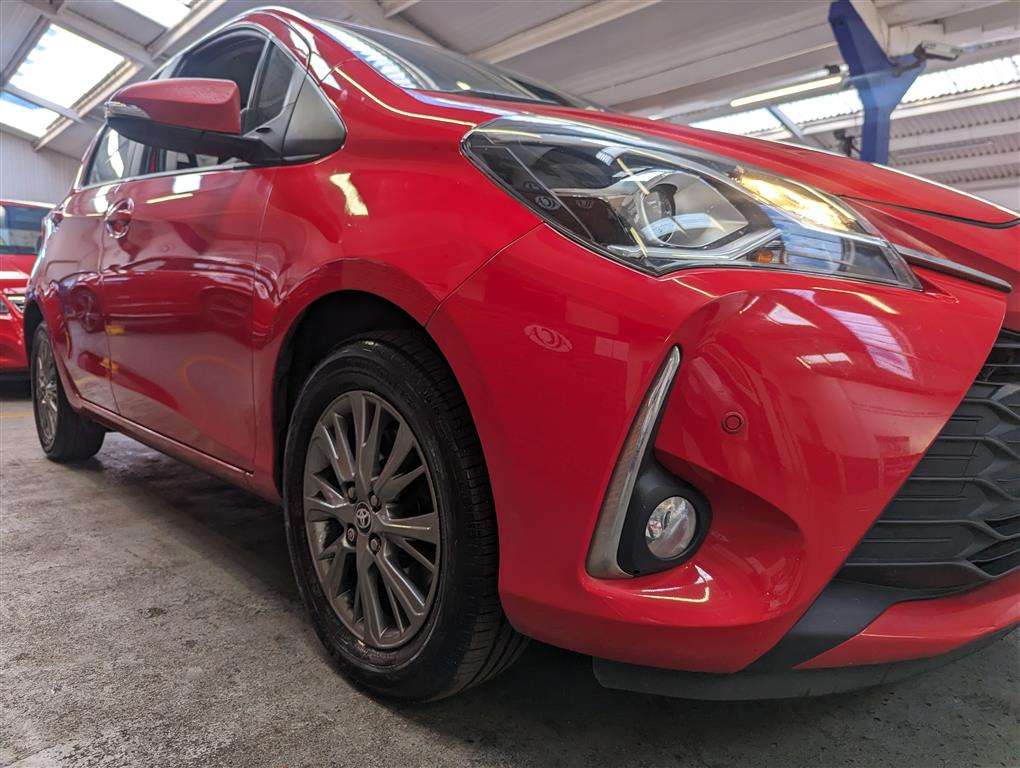 <p>2017 TOYOTA YARIS ICON TECH VVT-I</p>