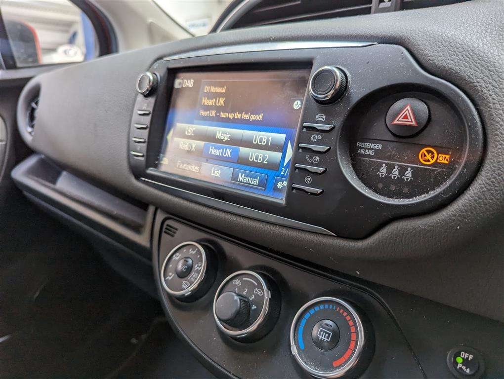 <p>2017 TOYOTA YARIS ICON TECH VVT-I</p>