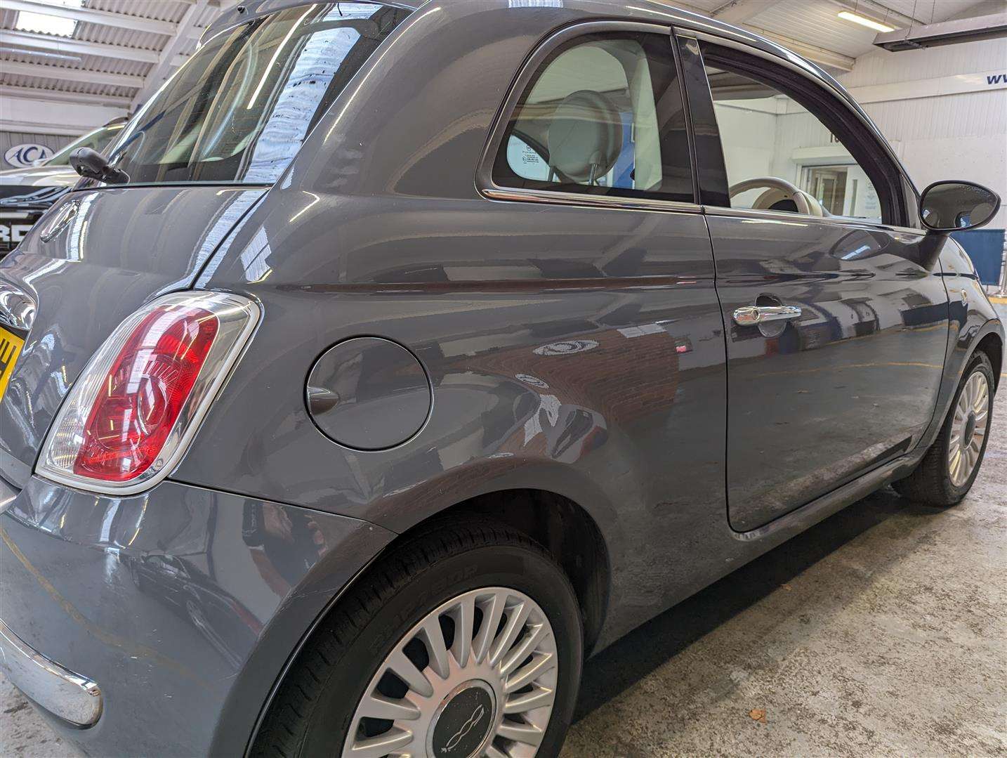 <p>2011 FIAT 500 LOUNGE</p>