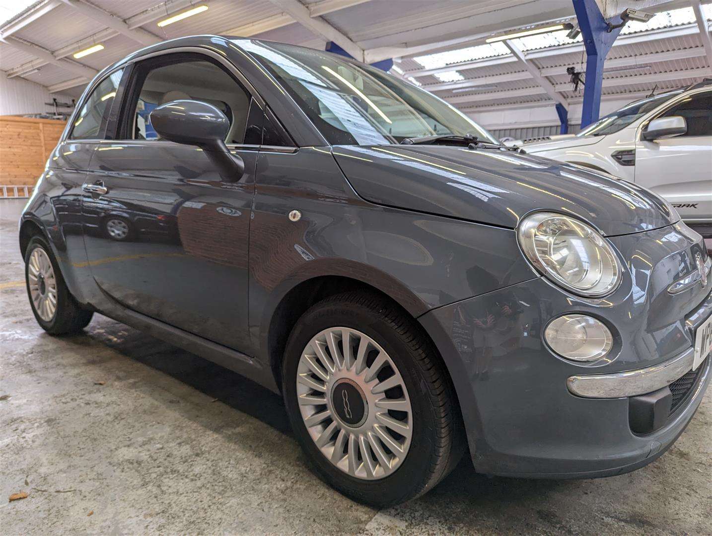 <p>2011 FIAT 500 LOUNGE</p>