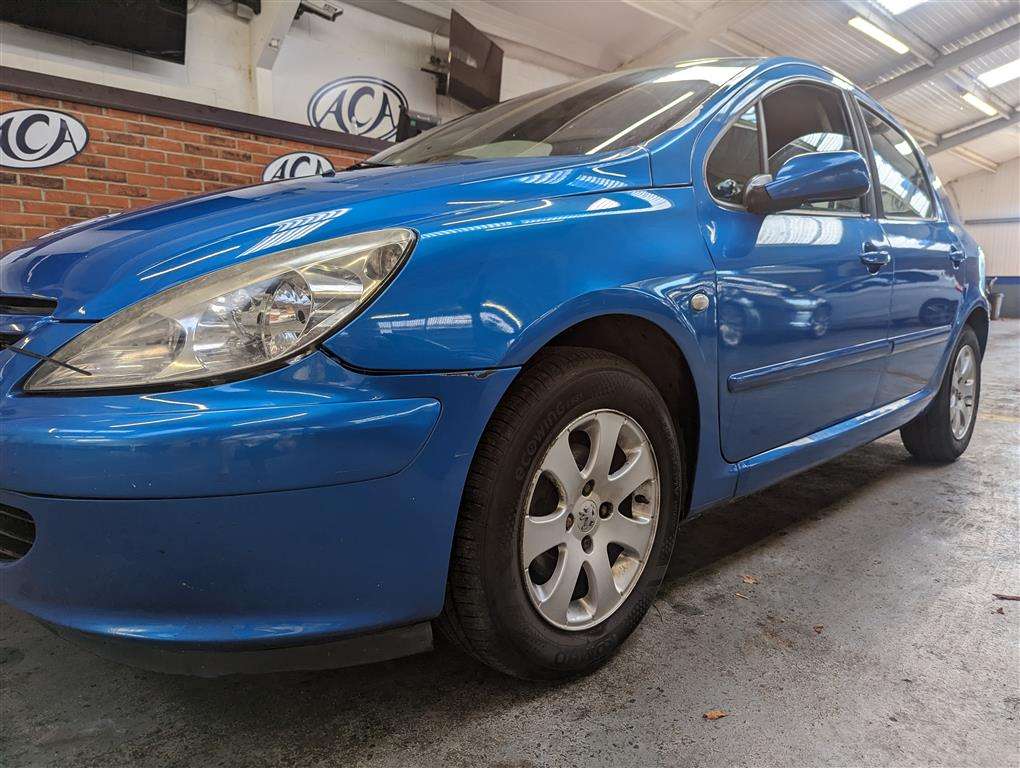 <p>2004 PEUGEOT 307 S</p>