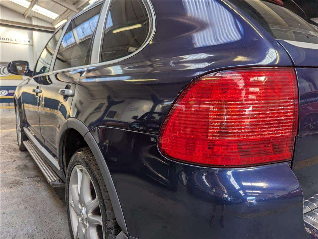 <p>2004 PORSCHE CAYENNE TURBO AUTO</p>