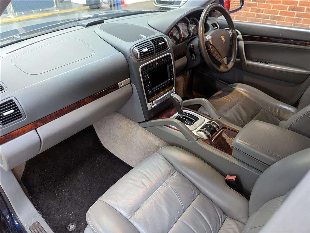 <p>2004 PORSCHE CAYENNE TURBO AUTO</p>