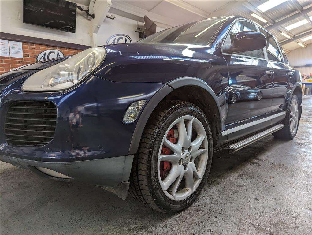 <p>2004 PORSCHE CAYENNE TURBO AUTO</p>