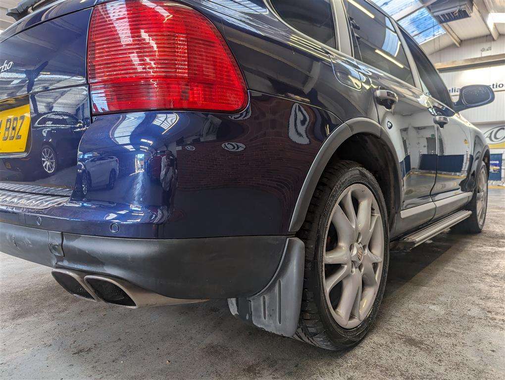 <p>2004 PORSCHE CAYENNE TURBO AUTO</p>