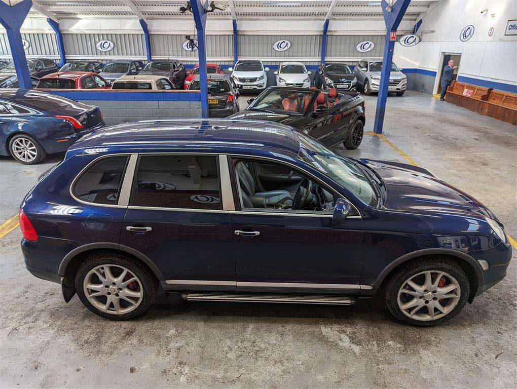 <p>2004 PORSCHE CAYENNE TURBO AUTO</p>